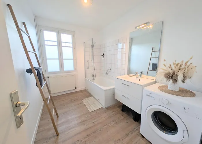 Le 101eme Dans Le Centre De Ste Mere Eglise