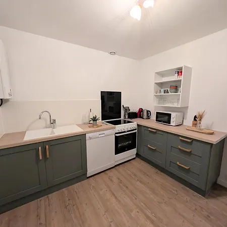 Le 101eme Dans Le Centre De Ste Mere Eglise Apartamento *