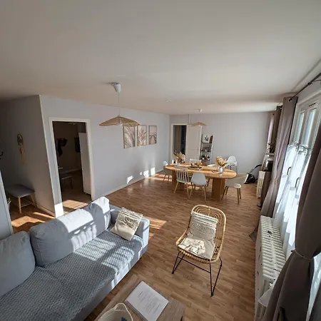 Le 101eme Dans Le Centre De Ste Mere Eglise Apartamento *